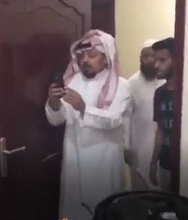 شرطة المدينة تهاجم مصنعًا للخمور .. فيديو
