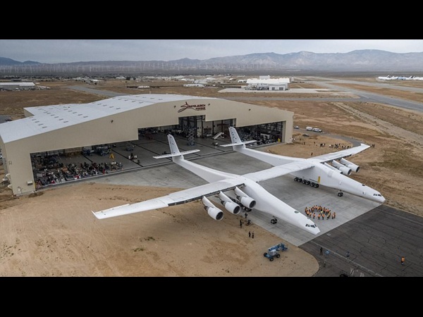 بالفيديو .. شاهد أكبر طائرة في العالم