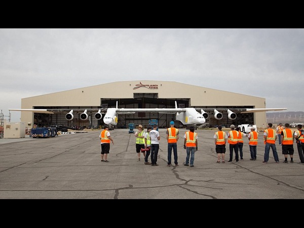 بالفيديو .. شاهد أكبر طائرة في العالم