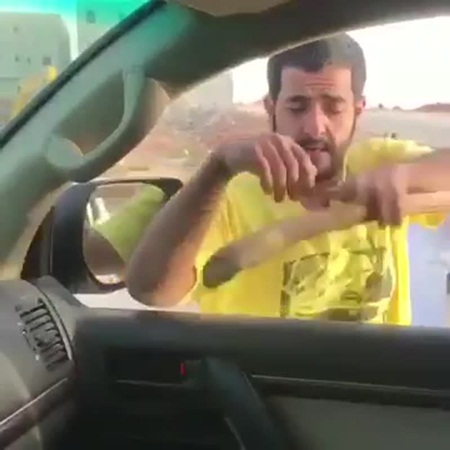 وقف ليوثق شجار .. ولكن ماذا حدث بعد ذلك