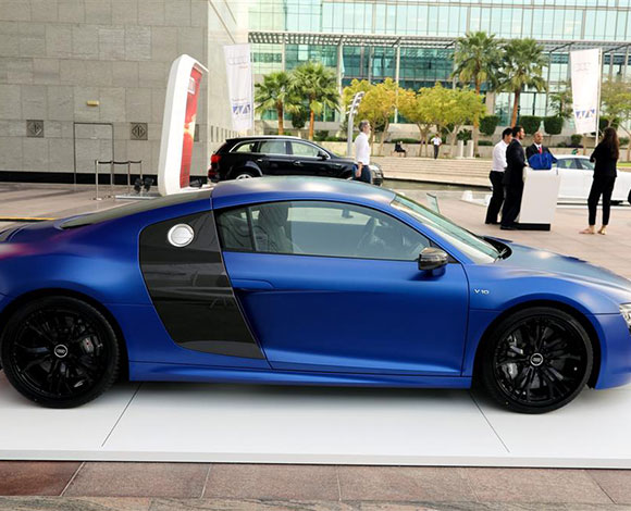 Motor Village يجمع السيارات الفارهة في دبي