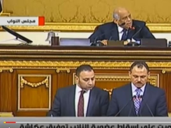 نائب مصري في البرلمان يرتدي زي باتمان لحضور الجلسات