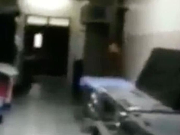 التقط صورًا لأروقة المستشفى الخالية .. ولم يتخيل وجود هذا في الصور