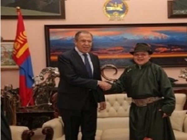 أزمة منغولية بسبب ملابس وزير الخارجية الروسي