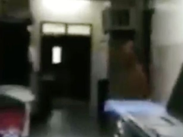 التقط صورًا لأروقة المستشفى الخالية .. ولم يتخيل وجود هذا في الصور