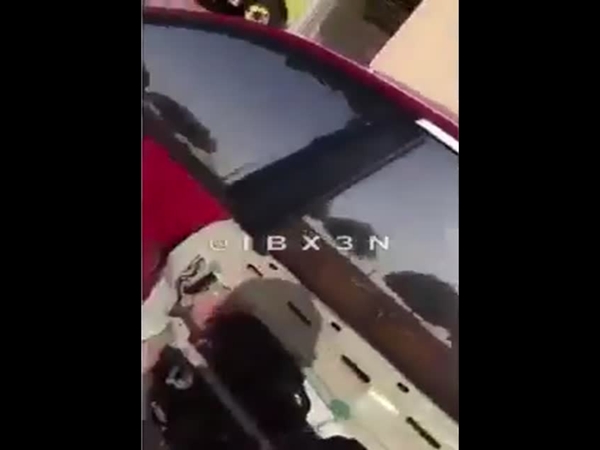 شاهد بالفيديو.. شاب يفحط بسيارته لاستفزاز رجال المرور