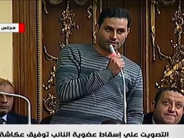 نائب مصري في البرلمان يرتدي زي باتمان لحضور الجلسات