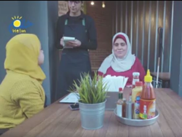 كيف تعامل الأشخاص المصابين بإعاقة .. فيديو