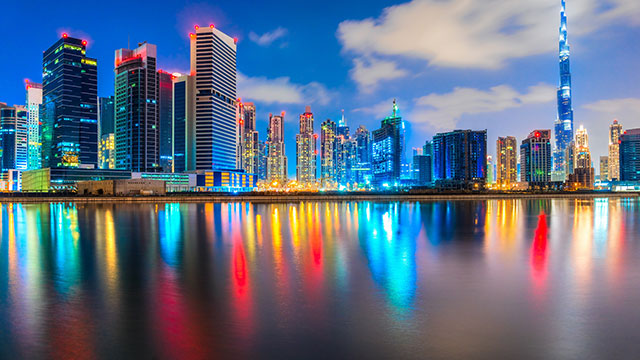 دبي في تجربة مثيرة ... حياة، أناقة وفخامة ... شاهد Dubai Flow Motion