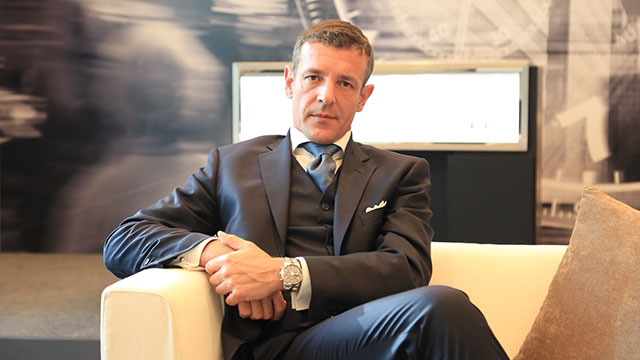 CT60 من تيفاني: ساعة تجمع إرث الدار مع التقنية العصرية