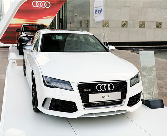 Motor Village يجمع السيارات الفارهة في دبي