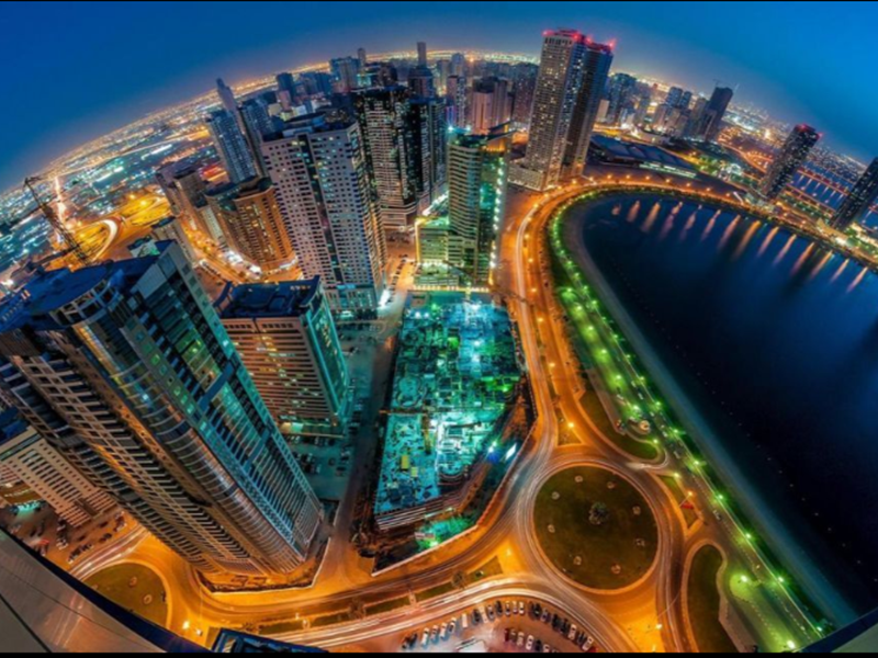 طيار يلتقط صور مذهلة لدبي من السماء