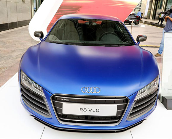 Motor Village يجمع السيارات الفارهة في دبي