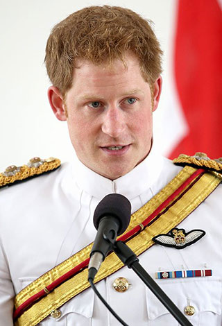 الأمير هاري يلفت الأنظار ببذلته الرسمية في أستونيا