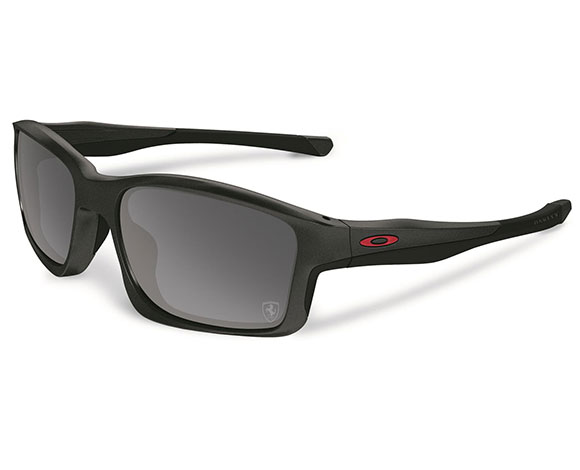 "Oakley"  تتعاون مع "فيراري" لنظارات شمسية مثيرة