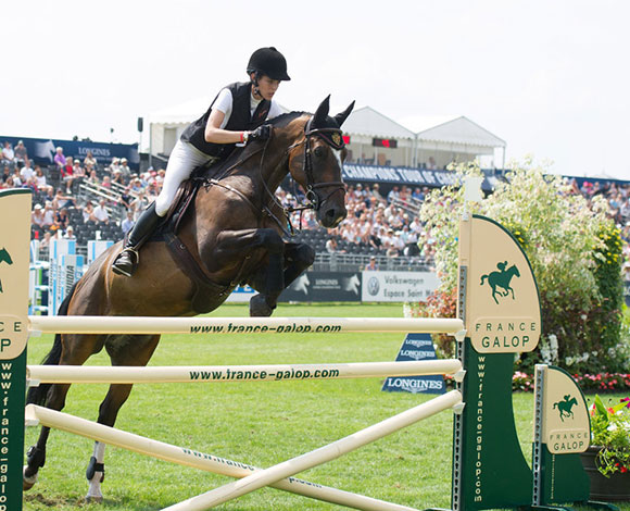 بعد الحادث شارلوت كاسيراغي مجدداً إلى حلبة سباق الخيل