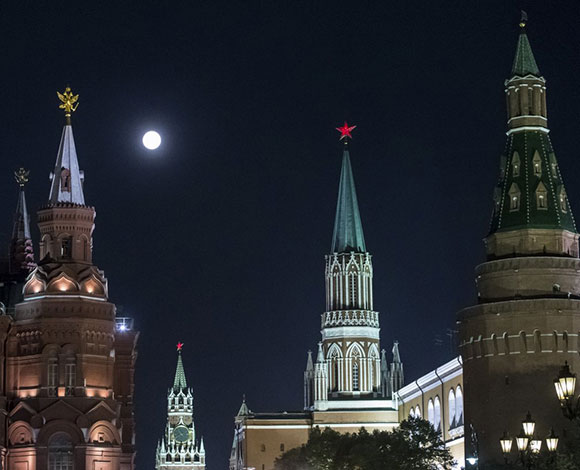 "Supermoon" ظاهرة القمر المثالي التي أبهرت العالم... بالصور