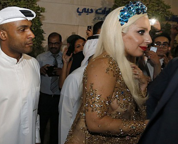 "Lady Gaga"  تصل الى دبي وحفل كبير مساء اليوم