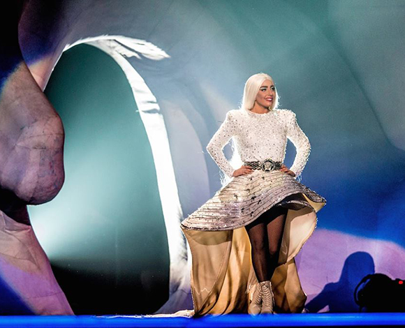 "Lady Gaga" تفتتح جولتها العالمية من دبي  