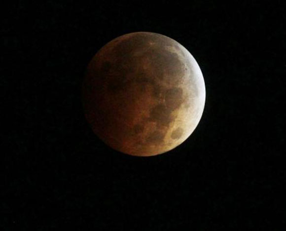 سفر الى الفضاء: قمر الدم بالصور