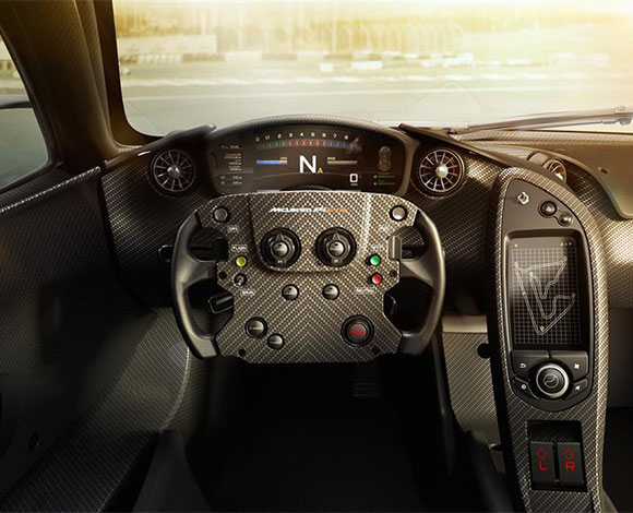 "ماكلارين P1 GTR" تكشف عن مقصورتها الداخلية