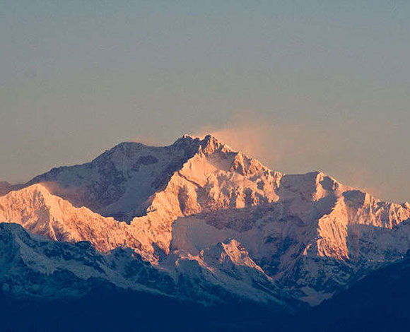 لمحبي السفر والمغامرات: اعلى 10 جبال في العالم يجب زيارتها