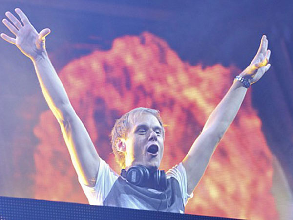 كيف كانت اجواء حفلة Armin van Buuren في ابوظبي؟