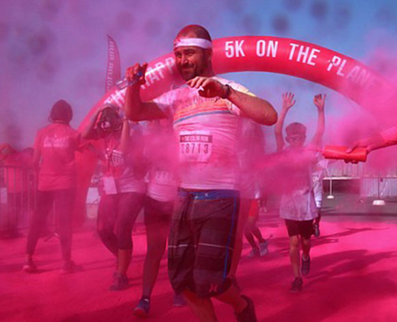"سباق الألوان Color Run" في دبي بالصور