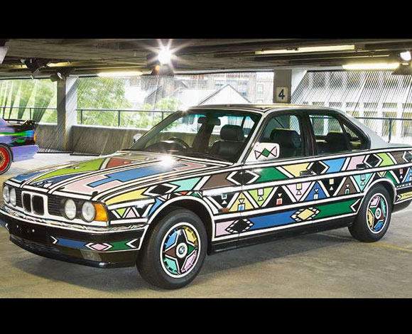 BMW تجمع سياراتها مع الفن... بالصور
