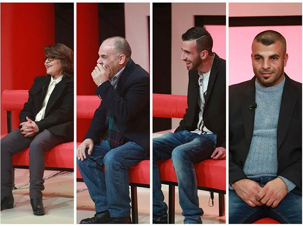بالفيديو: إنهيار مذيع على الهواء ... ضحكاً