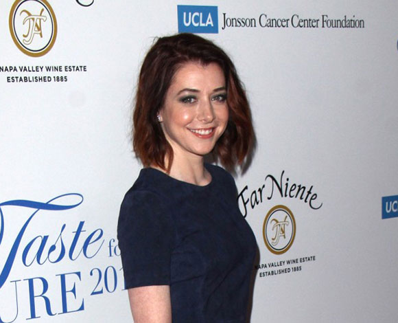 10 نجوم استطاعوا تحدي آثار الزمن وما يزالون محتفظين بشبابهم