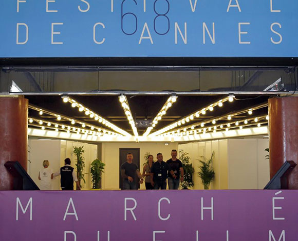 شاهد بالصور الاستعدادات النهائية لمهرجان "Canne" السينمائي لهذا العام