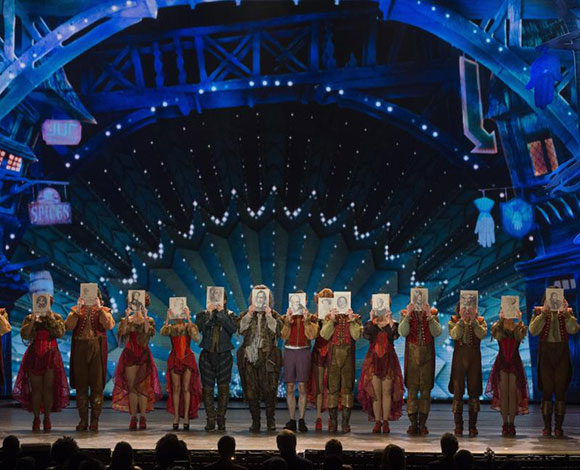 إليك بالصور أبرز مشاهد حفل " Tony Awards" للفنون المسرحية