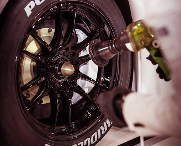 "لكزس" تكشف عن سيارة السباقات الجديدة RC F GT500