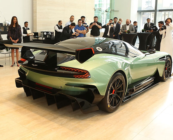 بالفيديو- سيارة بـ 8.5 مليون درهم في دبي!