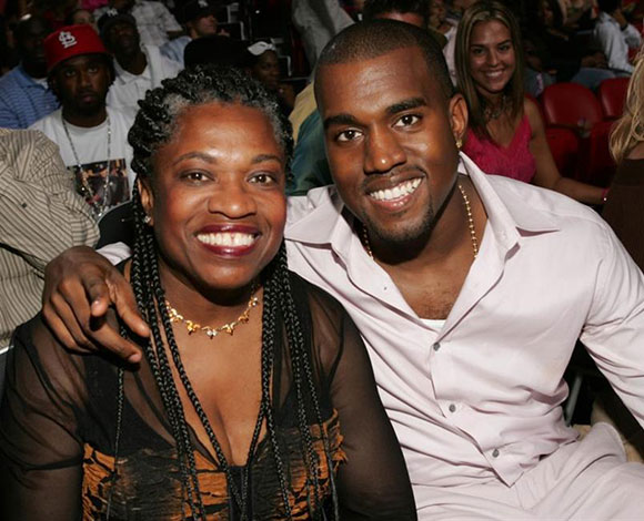 أبرز النجوم الذين فاجأوا والديهم بمجموعة هدايا مميزة