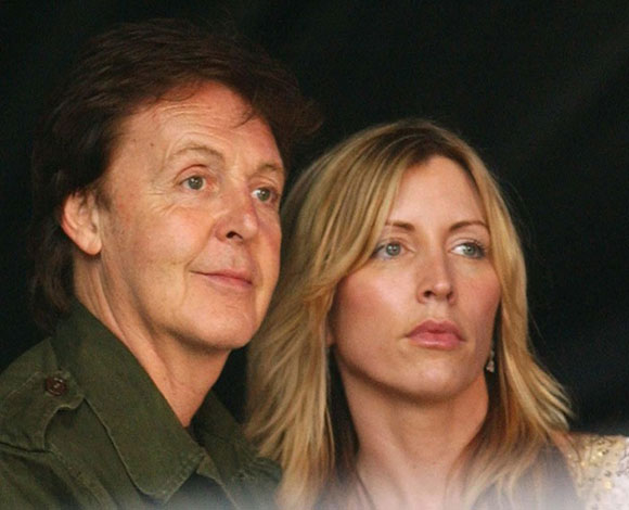 نجمات أثرن الجدل: هل تزوجن زواج مصلحة أم حب؟