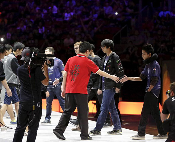 بالصور: توزيع جوائز بالملايين في بطولة لعبة الفيديو "Dota 2" في سياتل
