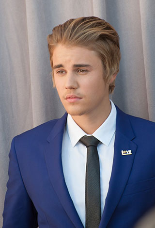 10 من أغرب الأشياء التي يصر النجوم على طلبها