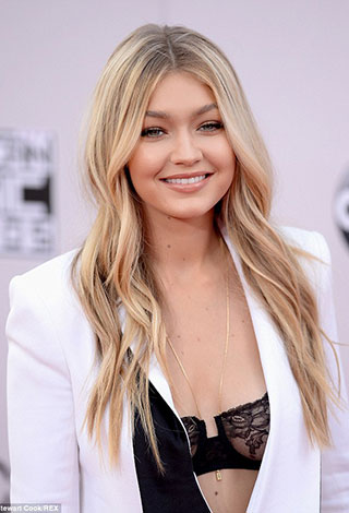 حسناوات أبهرن العالم بعملهن كعارضات لدى فيكتوريا سيكريت