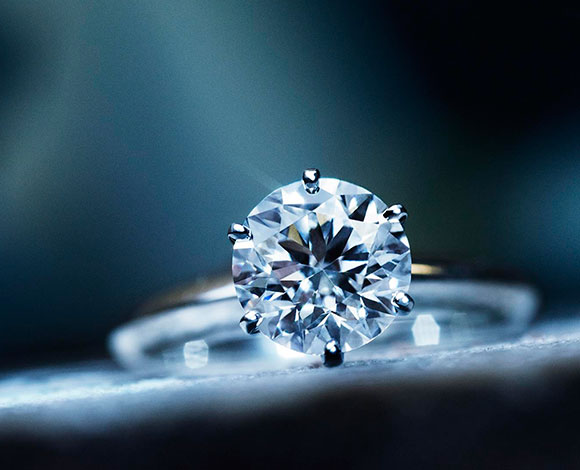 في عيده الـ130 ... اليك قصة خاتم Tiffany Setting الأيقوني