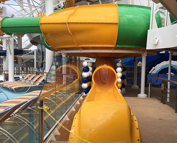 ركاب غاضبون يعصفون بـ Harmony of the Seas واصفين إياها بورشة بناء