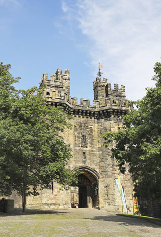 أصول ثمينة تمتلكها ملكة إنجلترا إليزابيث الثانية... تعرف اليها