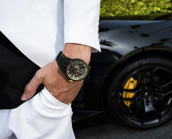 Aventador S، ساعة جديدة فاخرة تمزج الجمال الإيطالي بالسويسري