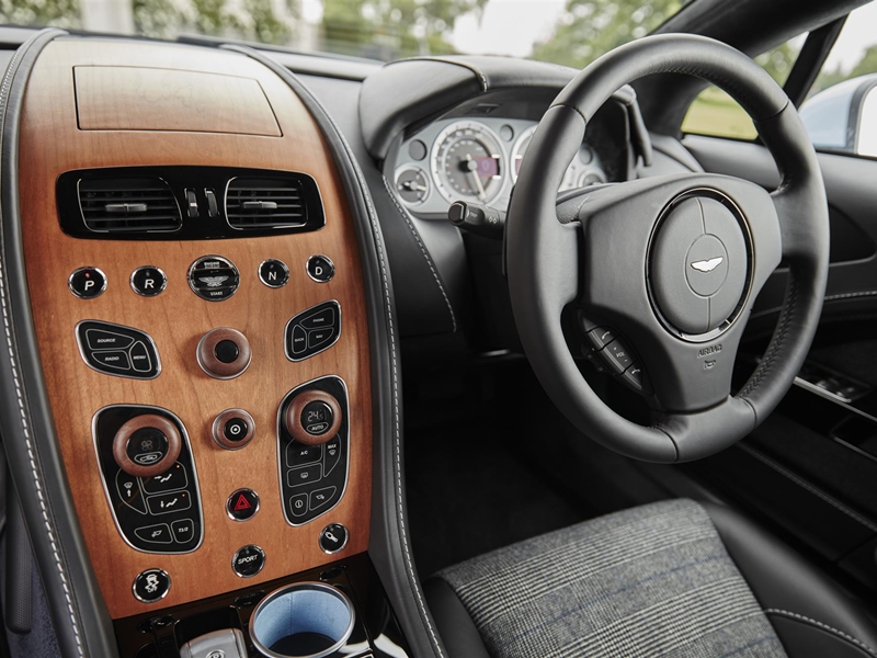 رؤية فريدة في ابتكارها: Hackett London تطلق النسخة المحدودة Aston Martin Q Rapide S