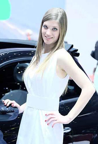 جميلات معرض جنيف الدولي للسيارات 2014