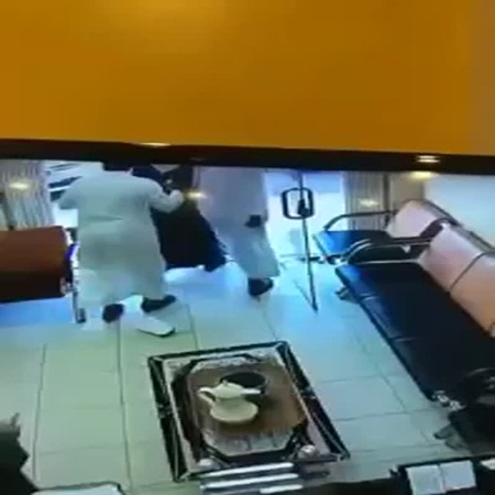 الحظ ينقذ سعودي من السرقة .. فيديو