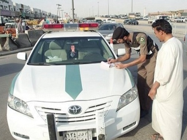 قانون جديد يخص المتحدثين في الجوال أثناء القيادة