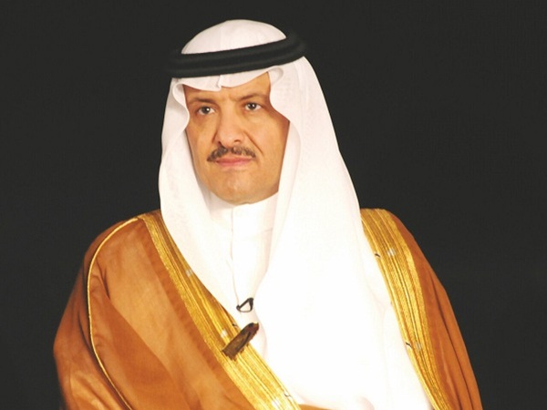 شاهد كيف تقمّص الأمير سلطان دور أحد المواطنين العاديين