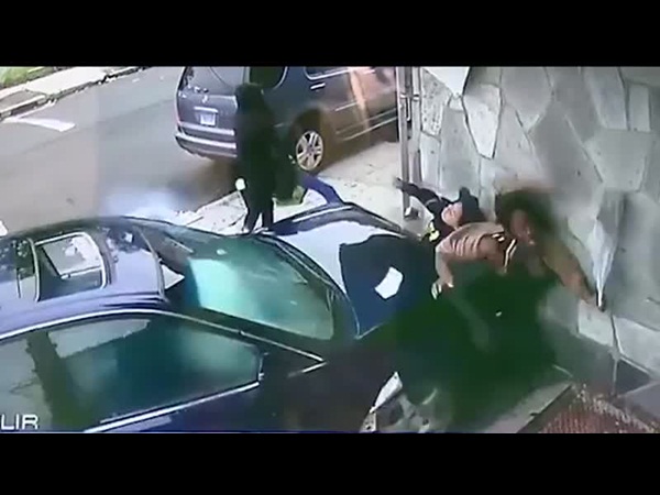 شاهد كيف أنقذت هذه السيدة الطفل من الموت دهسًا